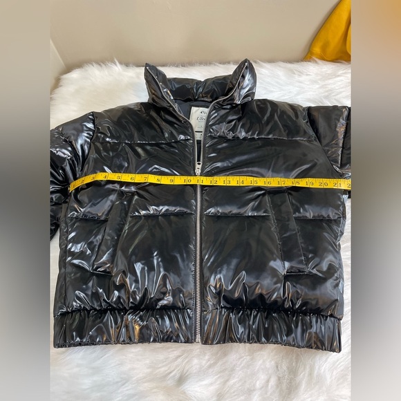 A & F Ultra cropped puffer shiny black - Picture 10 of 14